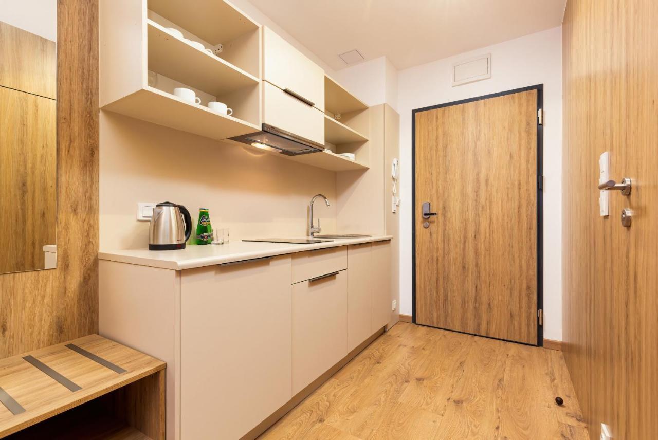 Wolska Residence Apartments With Parking By Noclegi Renters وارسو المظهر الخارجي الصورة