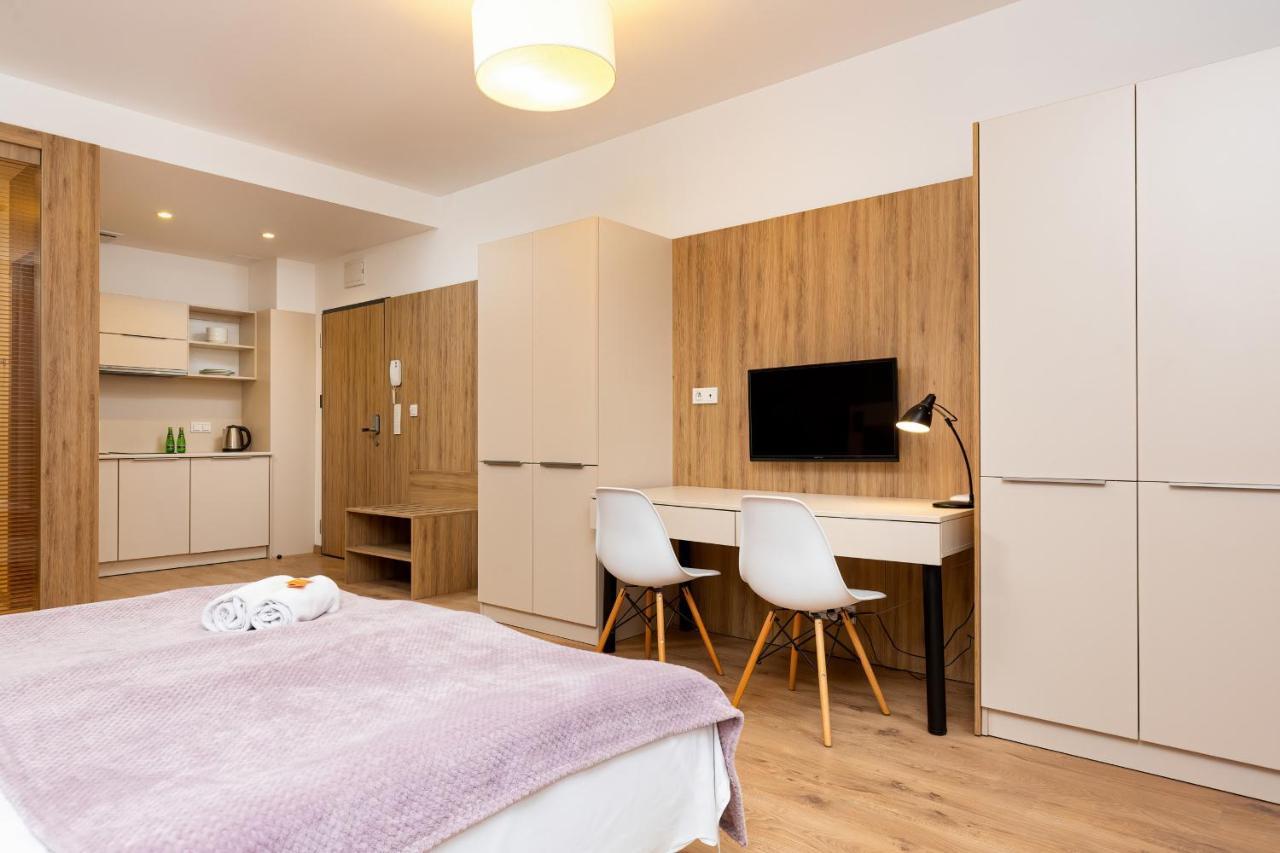 Wolska Residence Apartments With Parking By Noclegi Renters وارسو المظهر الخارجي الصورة