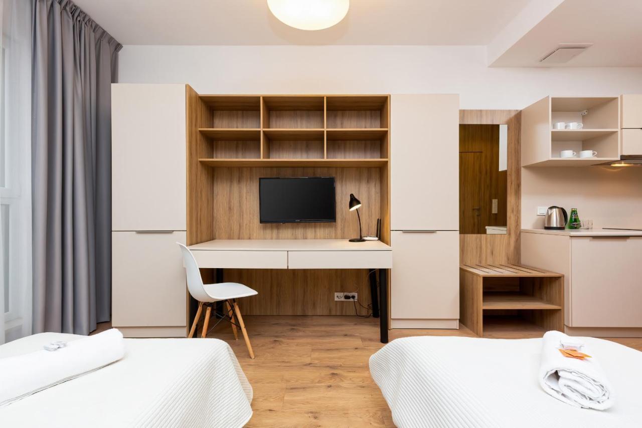 Wolska Residence Apartments With Parking By Noclegi Renters وارسو المظهر الخارجي الصورة