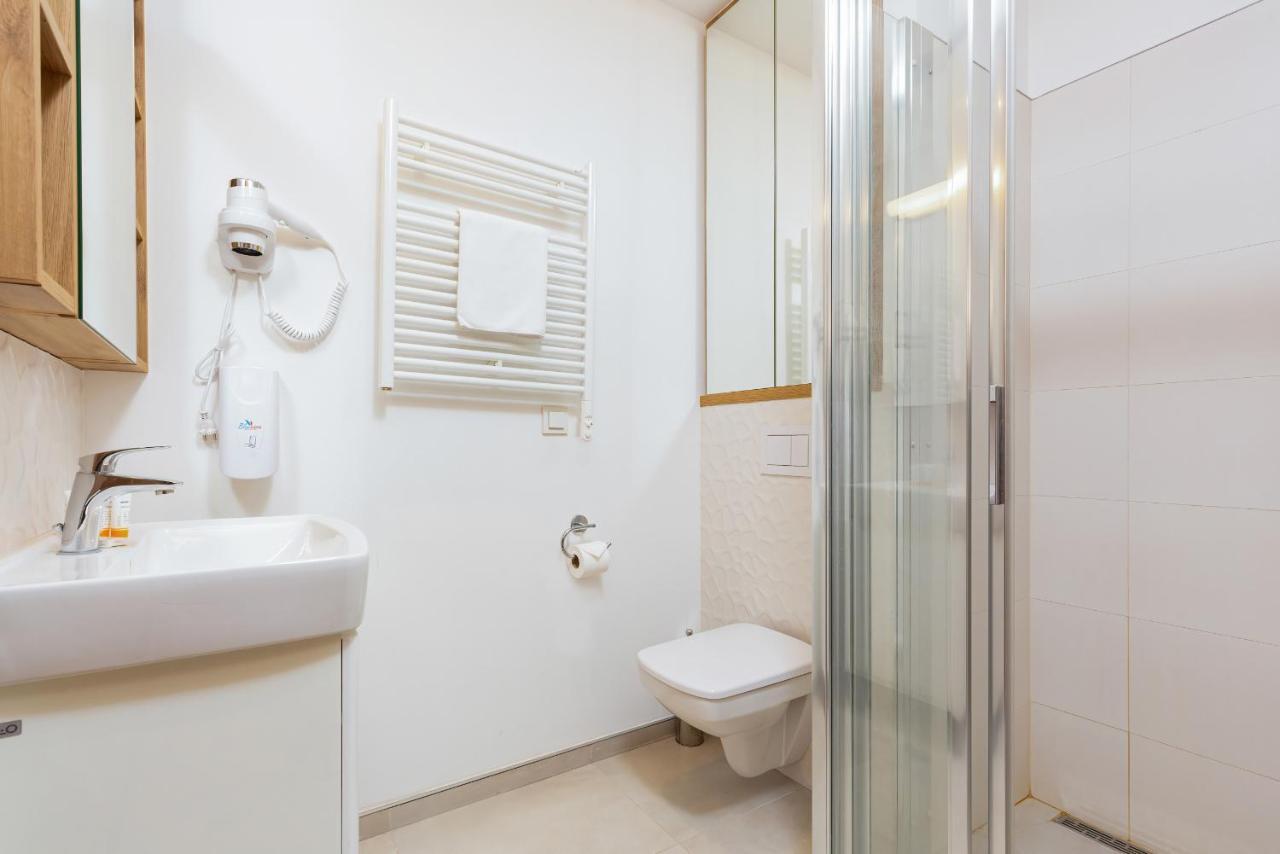 Wolska Residence Apartments With Parking By Noclegi Renters وارسو المظهر الخارجي الصورة