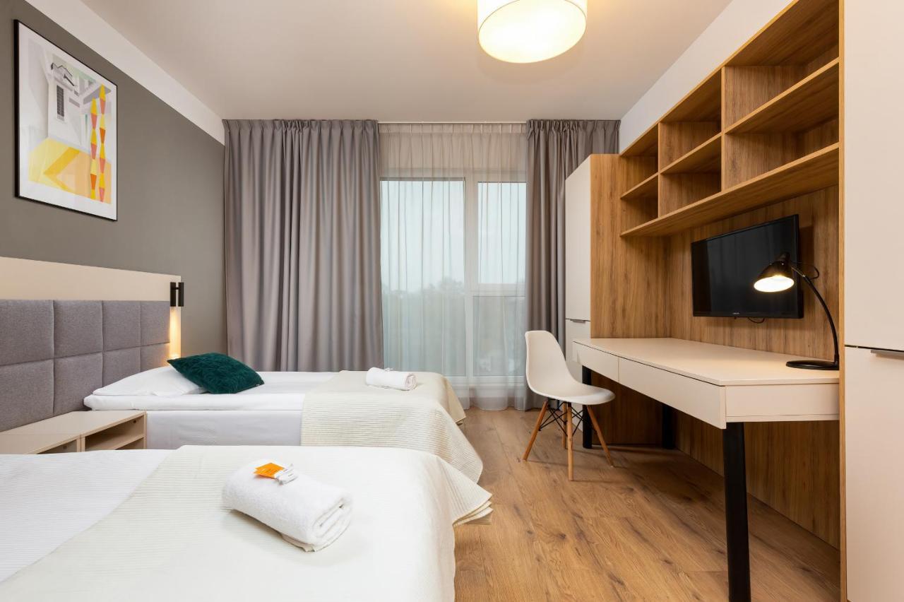 Wolska Residence Apartments With Parking By Noclegi Renters وارسو المظهر الخارجي الصورة