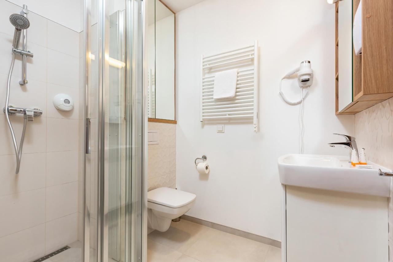 Wolska Residence Apartments With Parking By Noclegi Renters وارسو المظهر الخارجي الصورة