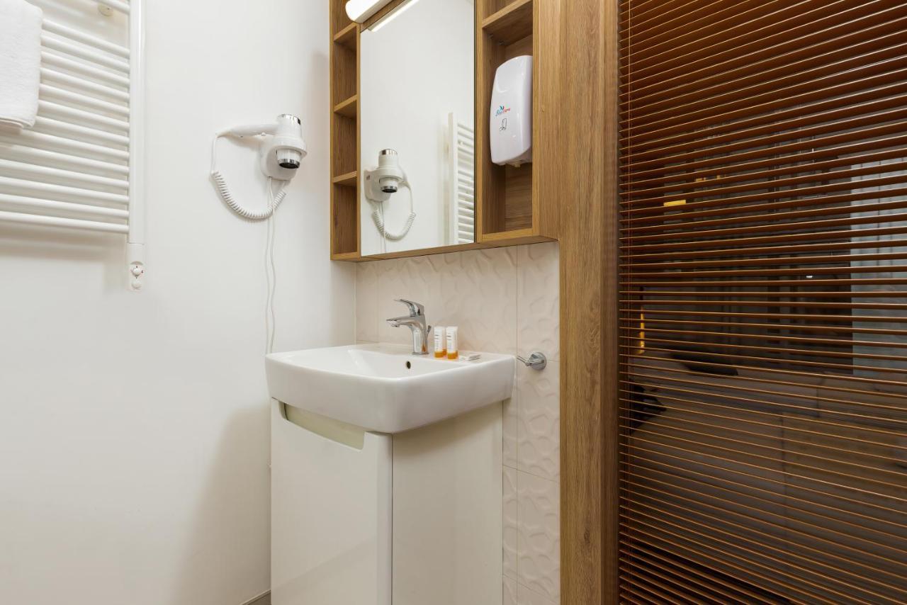 Wolska Residence Apartments With Parking By Noclegi Renters وارسو المظهر الخارجي الصورة